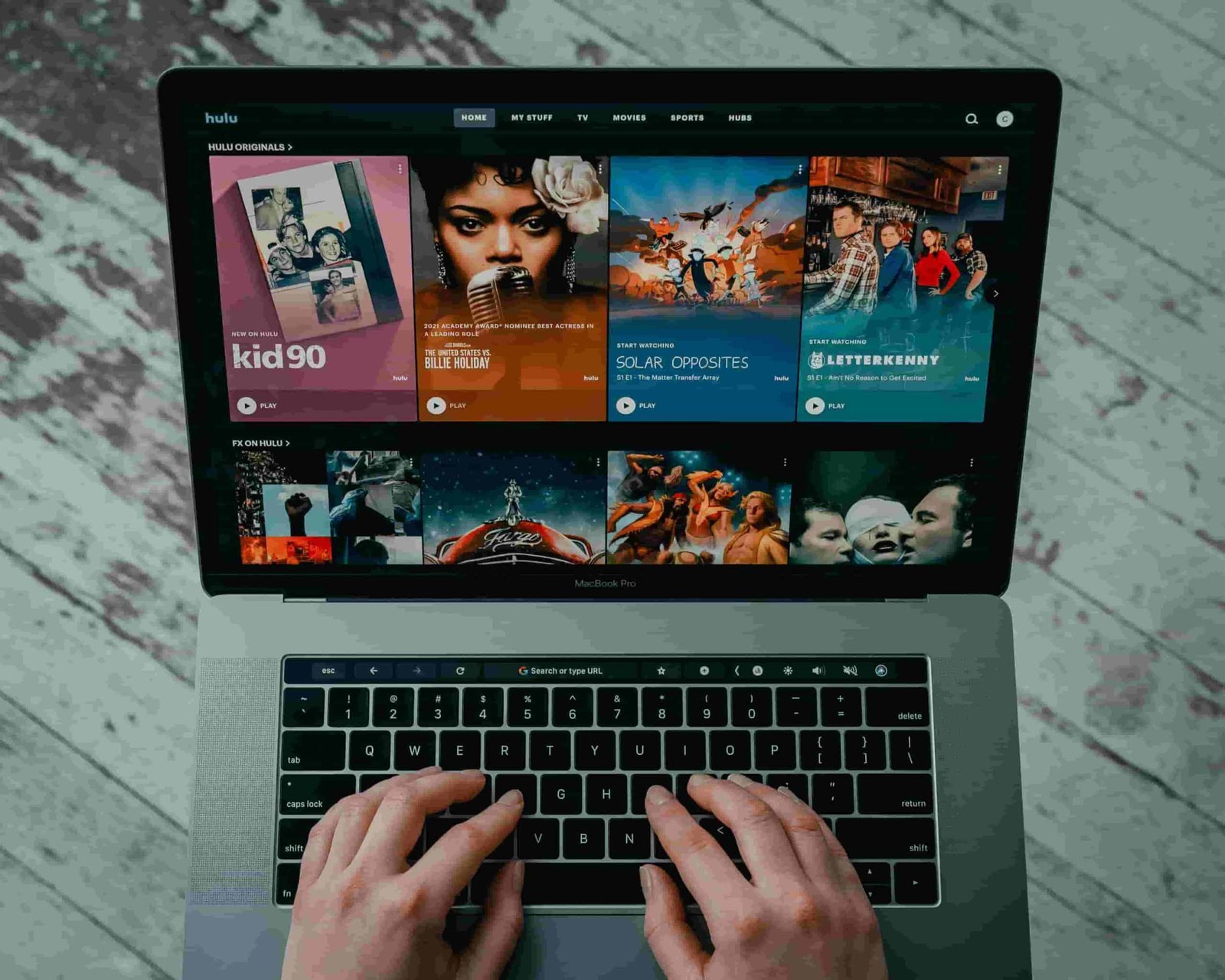 Serie televisive americane - ricerca su crime e media - magazine Il Biondino della Spider Rossa - ProsMedia - Agenzia Corte&Media