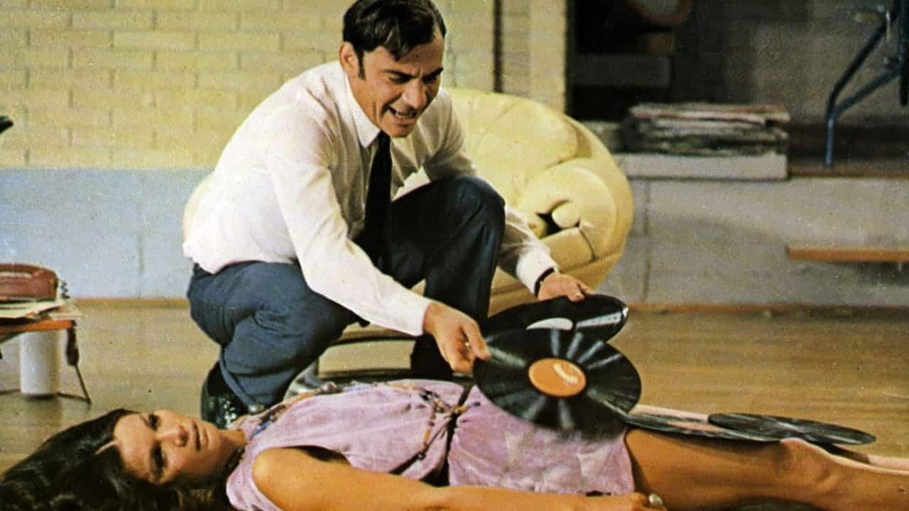 Film Indagine su un cittadino al di sopra di ogni sospetto - regia Elio Petri - attore protagonista Gian Maria Volontè - magazine ilbiondino.org - ProsMedia - Agenzia Corte&Media