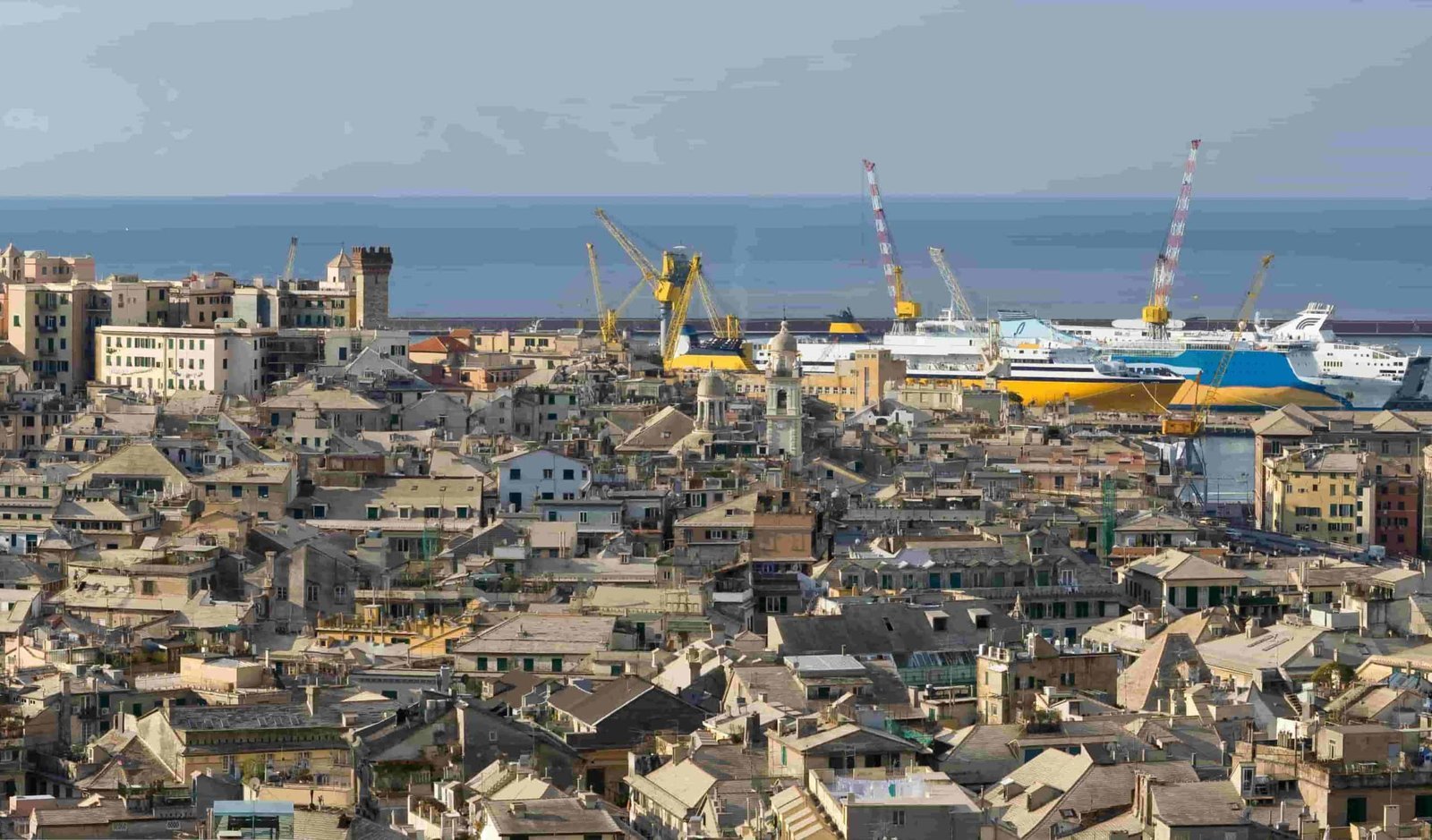 Genova - Il Biondino della Spider Rossa - magazine ilbiondino.org - ProsMedia - Agenzia Corte&Media - Photo 9117275 Antonio Scarpi Dreamstime-min