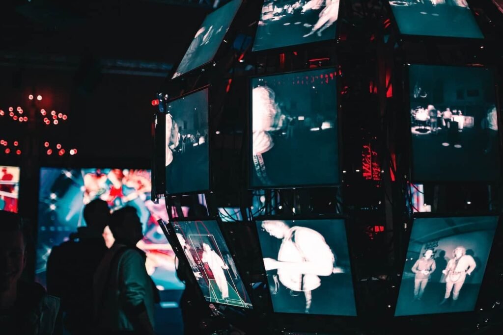 Media - Telegiornali - Manipolazione - Opinione Pubblica - Photo Maxim-Hopman-IayKLkmz6g0-Unsplash