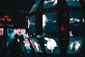 Media - Telegiornali - Manipolazione - Opinione Pubblica - Photo Maxim-Hopman-IayKLkmz6g0-Unsplash