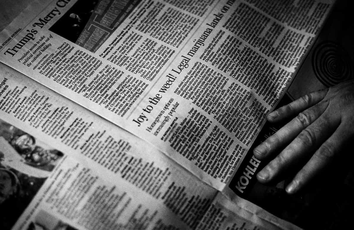 Giornali - Media - Giornalismo - Informazione - Photo Hayden-Walker-ihiEd-_4TNY-Unsplash