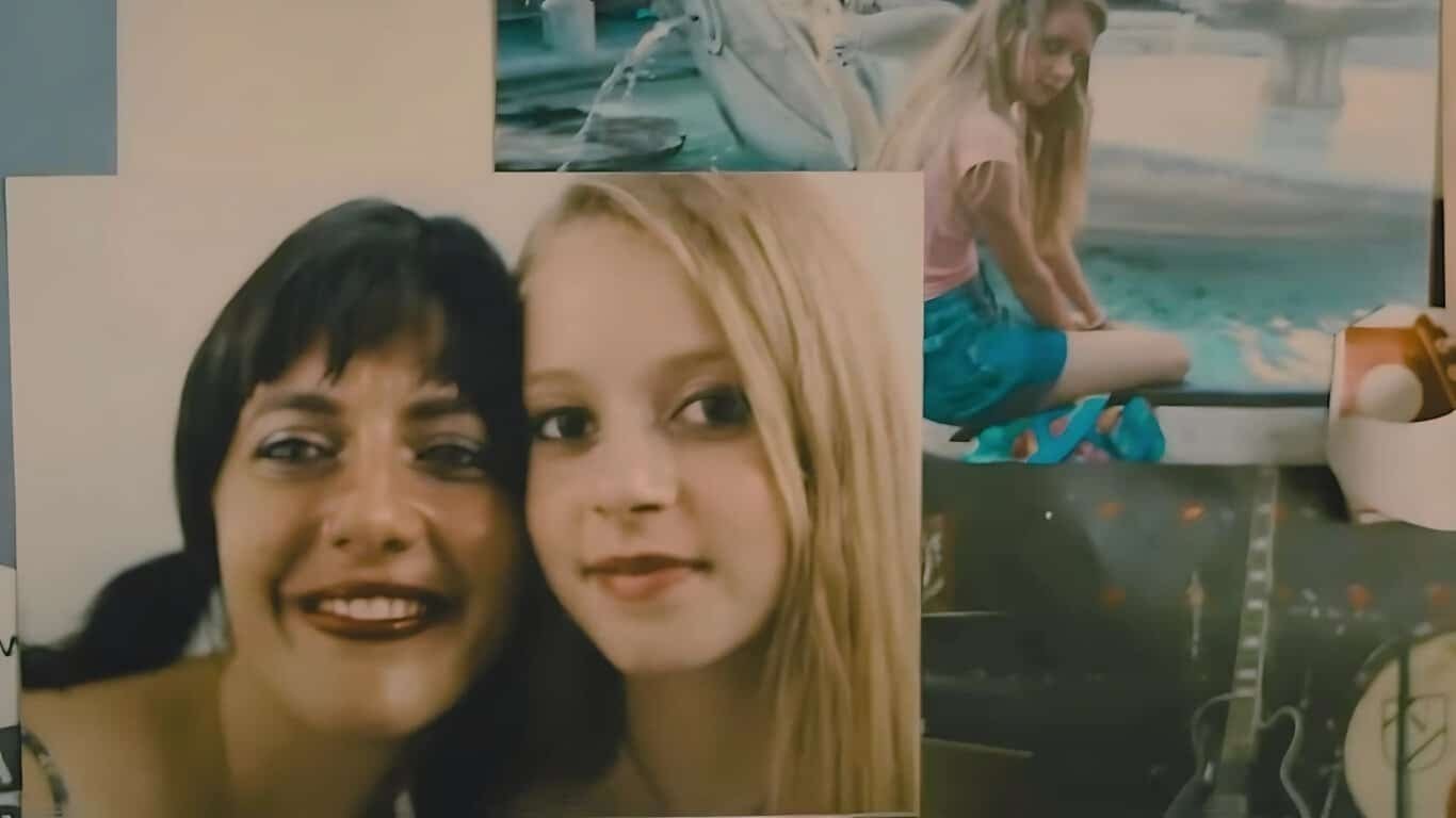 Sarah Scazzi e Sabrina Misseri nella serie Qui non è Hollywood