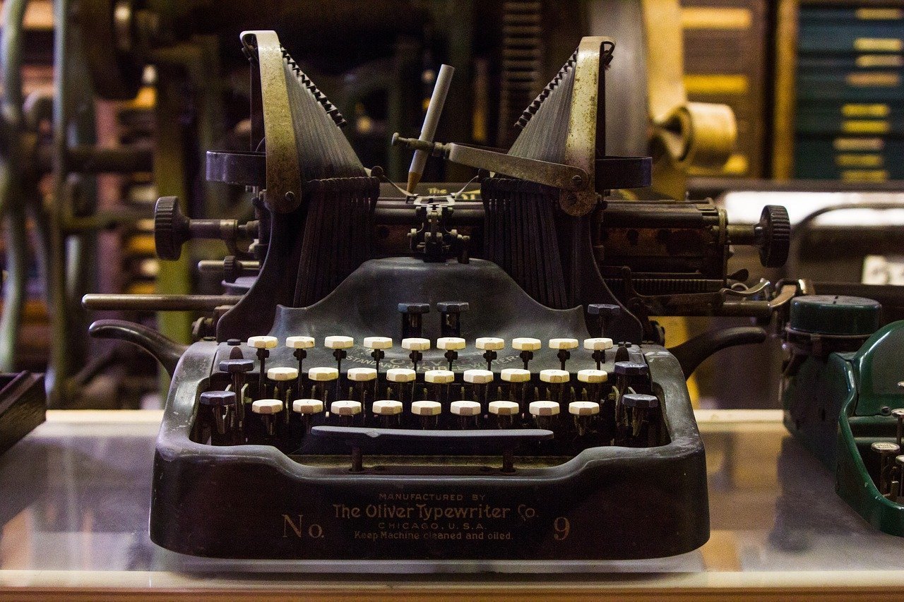 MediaMentor™ - Comunicazione, Media, Giornalismo Interculturale - Foto di Teresa da Pixabay - typewriter-5384578_1280