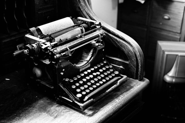 Cronaca Nera - Agenda Setting - Notizie - Photo by Mike Hindle on Unsplash - mike-hindle-DWyRC2juMgs-unsplash