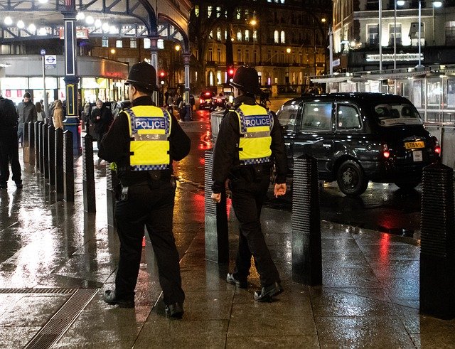 Polizia - Sicurezza - Un sacrificio di sangue serie Neflix - Foto di Kev da Pixabay -british-transport-police-4809381_640