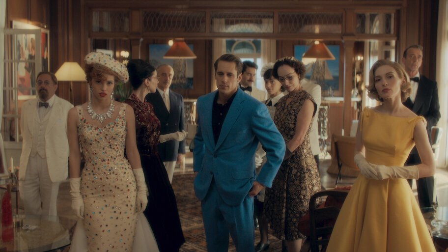 Scena de Il problema finale - i personaggi dell'hotel di lusso isolato